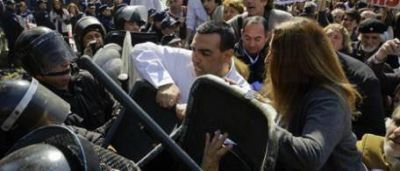 El gobierno tucumano, custodiado en medio de reclamos de Salud