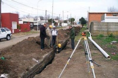 Concejales se reunieron con vecinos de Saenz Pe�a y Magallanes por la red de cloacas paralizada