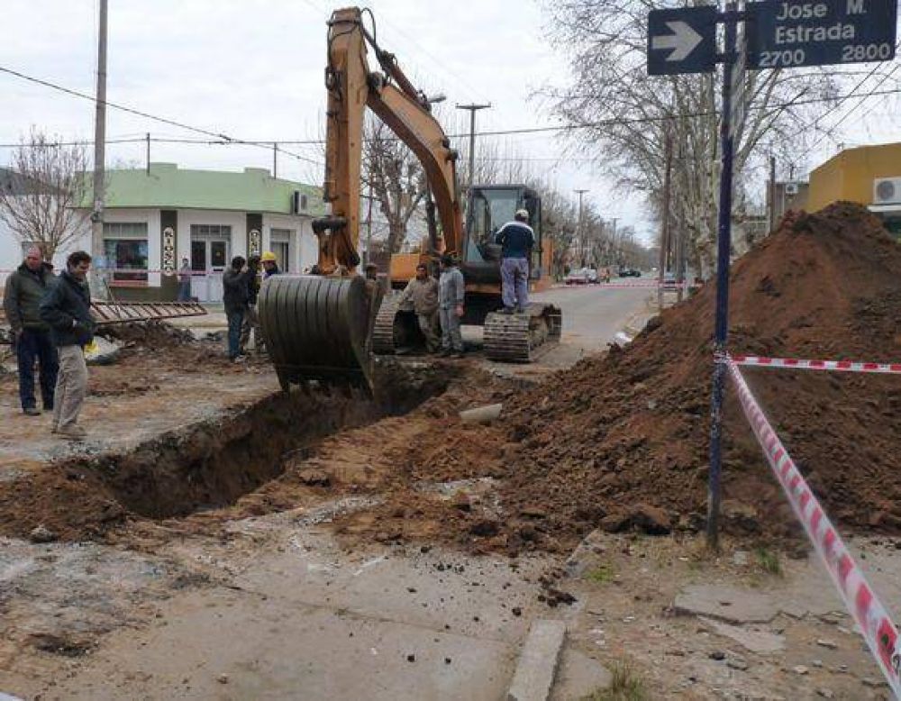 Excavaci�n en Emparanza y Estrada por dificultades en las cloacas
