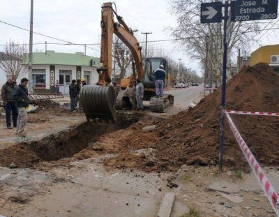 Excavaci�n en Emparanza y Estrada por dificultades en las cloacas