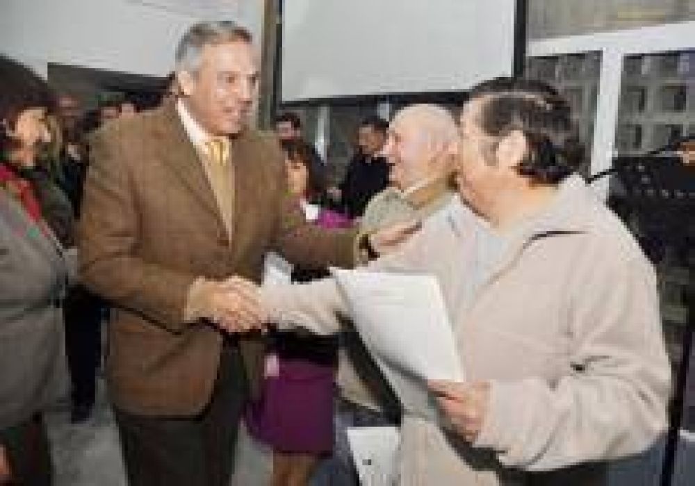 Inauguraron la sede vecinal del barrio Gregorio �lvarez