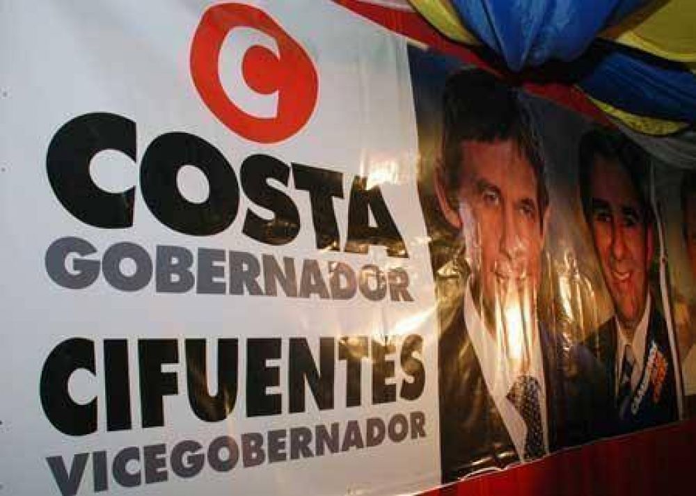Acusado por la UCR de �exceso de personalismo� Eduardo Costa perdi� ante Freddy Mart�nez