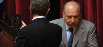 Pampuro medita lanzarse a intendente para retener Lan�s