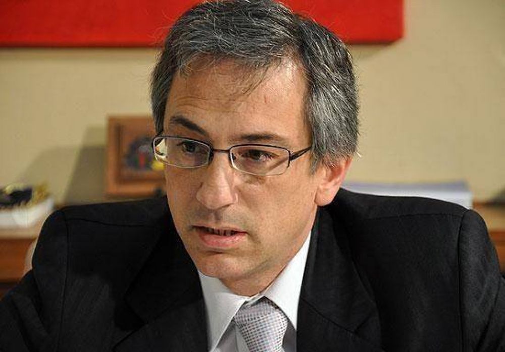 El Ejecutivo decret� un aumento salarial del 16% para los trabajadores municipales desde agosto 