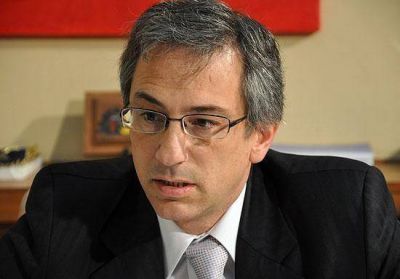 El Ejecutivo decret� un aumento salarial del 16% para los trabajadores municipales desde agosto 