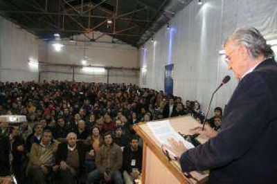 Gioja cerr� la primera jornada con fuertes definiciones pol�ticas 