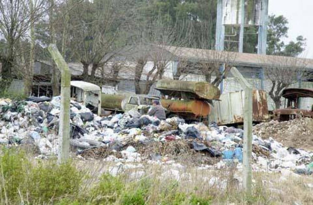 Vecinos molestos por un basural improvisado