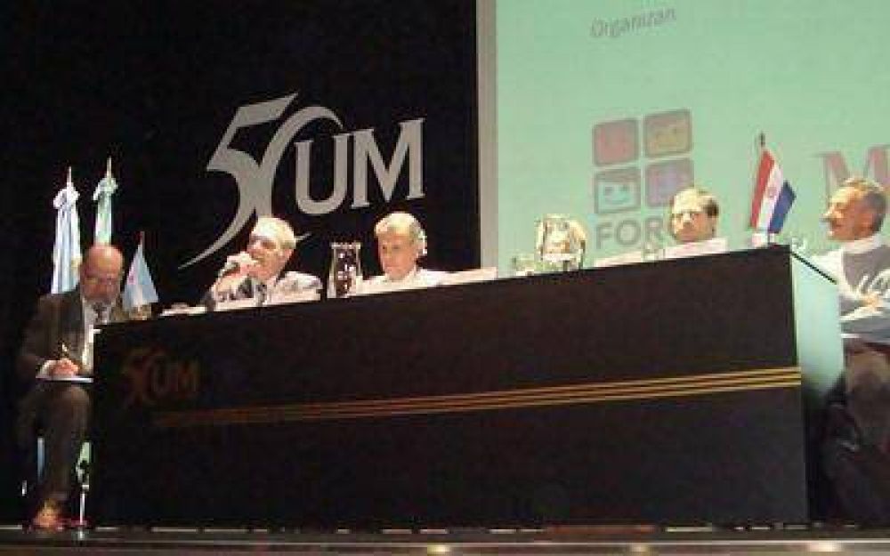 Buzzi particip� del Precongreso Sudamericano sobre la Ni�ez