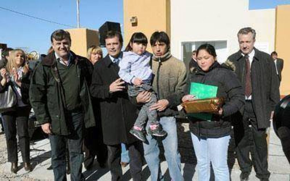 Entregan viviendas en Trelew