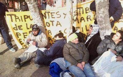 Marineros arman carpa frente a Casa de Gobierno hasta que los atienda Peralta