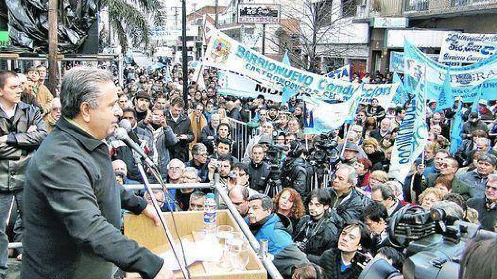 Duhalde a Cristina: �No sea avara, pague el 82% m�vil�