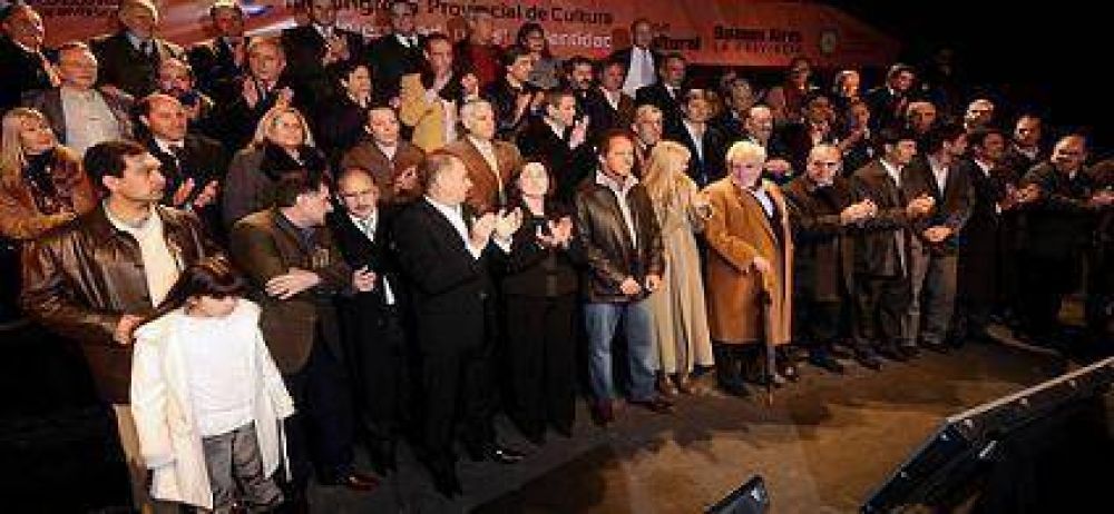 Scioli reuni� a 68 intendentes en un encuentro por la Cultura