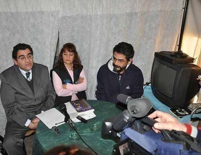 Los municipales, a punto de levantar la carpa, pero dicen que el reclamo no termin� con el aumento