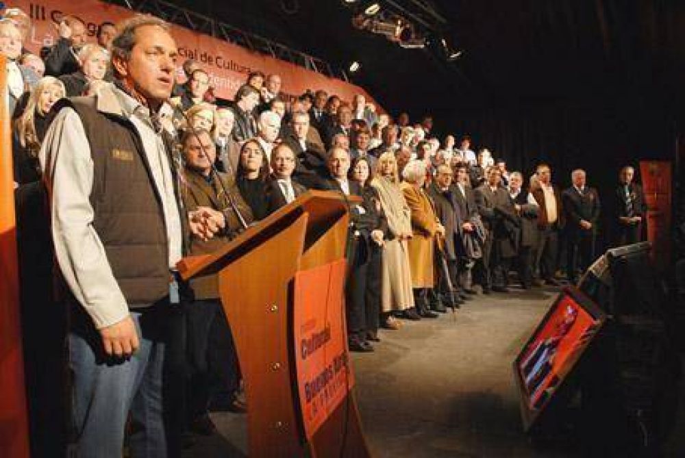 Scioli lleg� a Luj�n para cerrar el III Congreso de Cultura de Buenos Aires