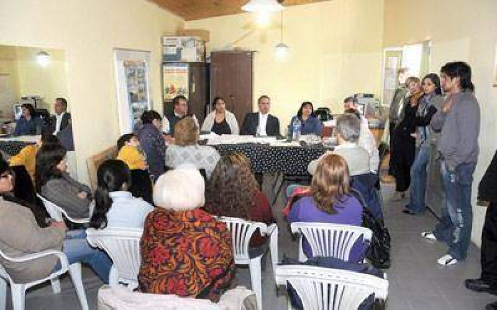 Buzzi escuch� requerimientos de los vecinos del Divina Providencia