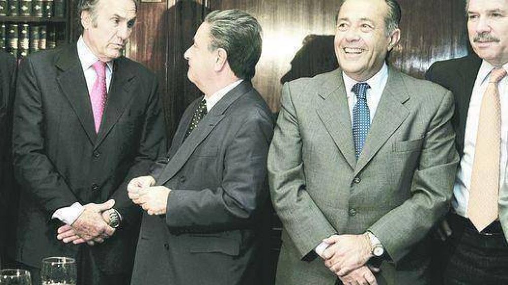Sin un candidato definido, el peronismo anti K se prepara para ir por afuera