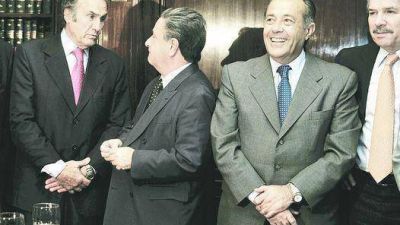 Sin un candidato definido, el peronismo anti K se prepara para ir por afuera