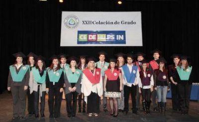 Nuevos profesionales recibieron sus diplomas en la Colaci�n de Grados de la Universidad Atl�ntida Argentina