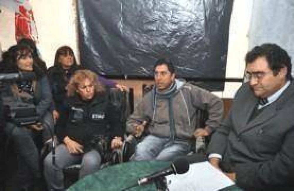 Municipales: tras el aumento levantar�an la carpa, pero dicen que la lucha sigue