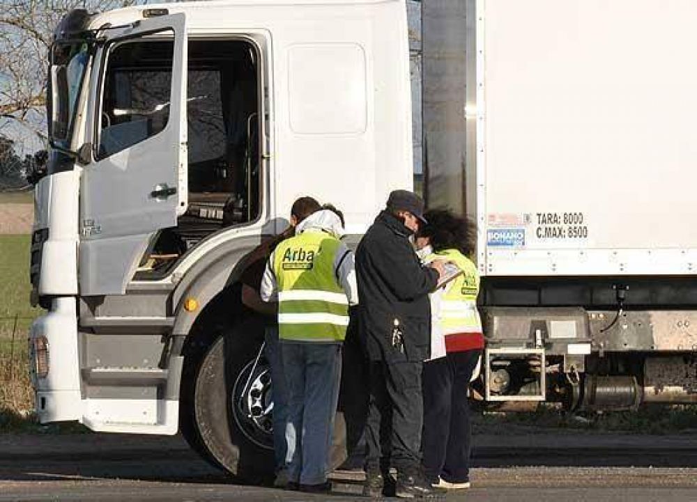 Arba inspeccion� camiones en el peaje de Hinojo