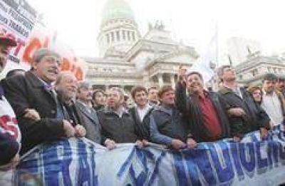  Federaci�n Agraria marcha al Congreso para exigir segmentaci�n de retenciones  