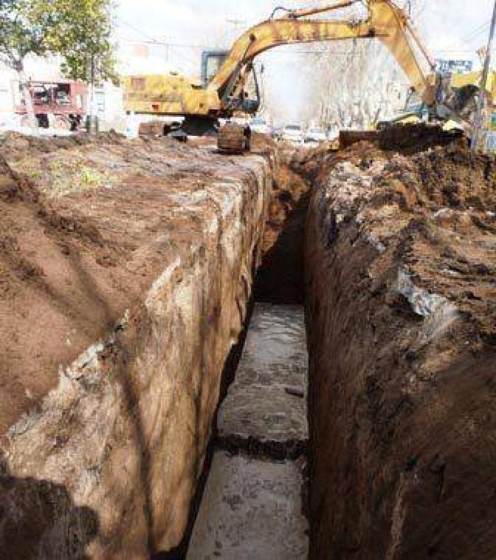  Repararon la tuber�a que dificultaba el servicio al Barrio 272, 96 y Arquitectura