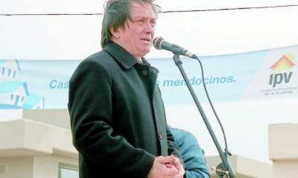 Revuelo por publicidad oficial de supuestas 17.000 casas construidas