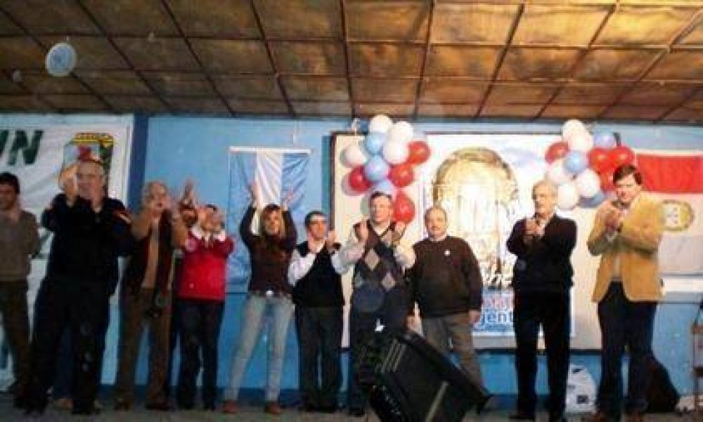 "Adem�s de ser in�tiles e ineficientes, son corruptos"