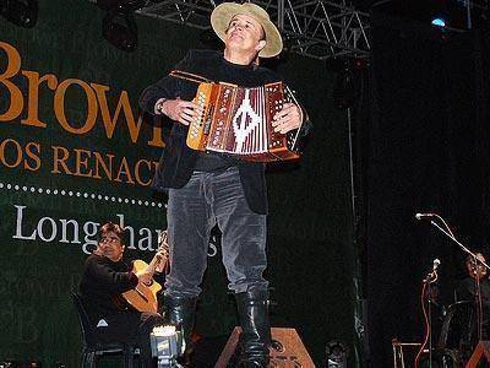 LONGCHAMPS| CON BAILE, M�SICA Y ARTE Eleonora Cassano y Tarrag� Ros cerraron los festejos por el centenario