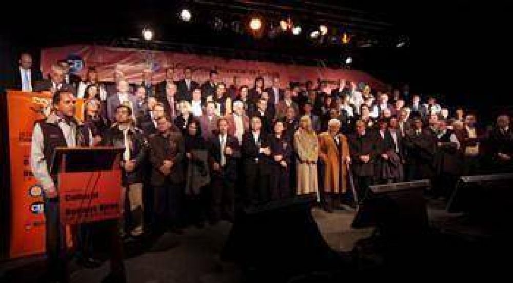Un encuentro con 68 intendentes C�ffaro presente con Scioli