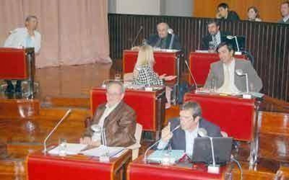 Los legisladores radicales piden informes al directorio de SEROS