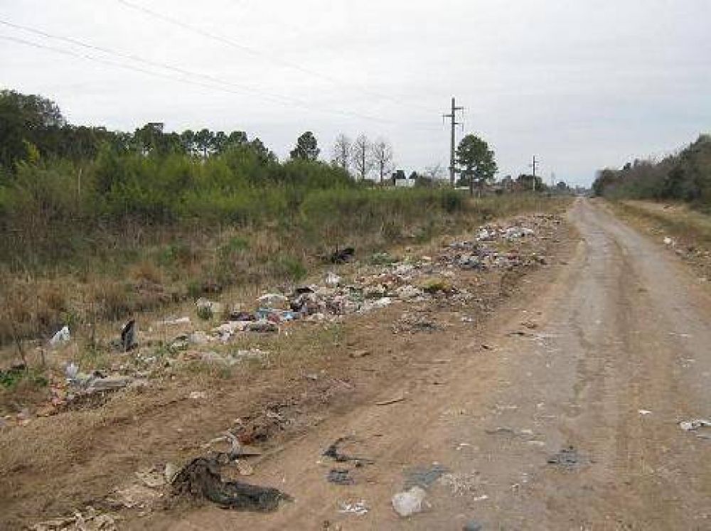 PROBLEM�TICA EN LUJ�N Denuncian otro basurero en el barrio La Palomita