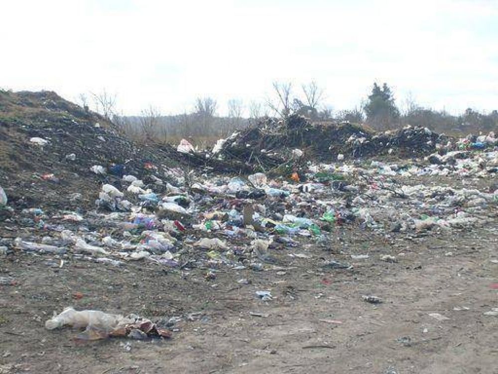 Piden una vez m�s que se limpie el cauce del r�o Luj�n y se desactive el basural de la calle 65
