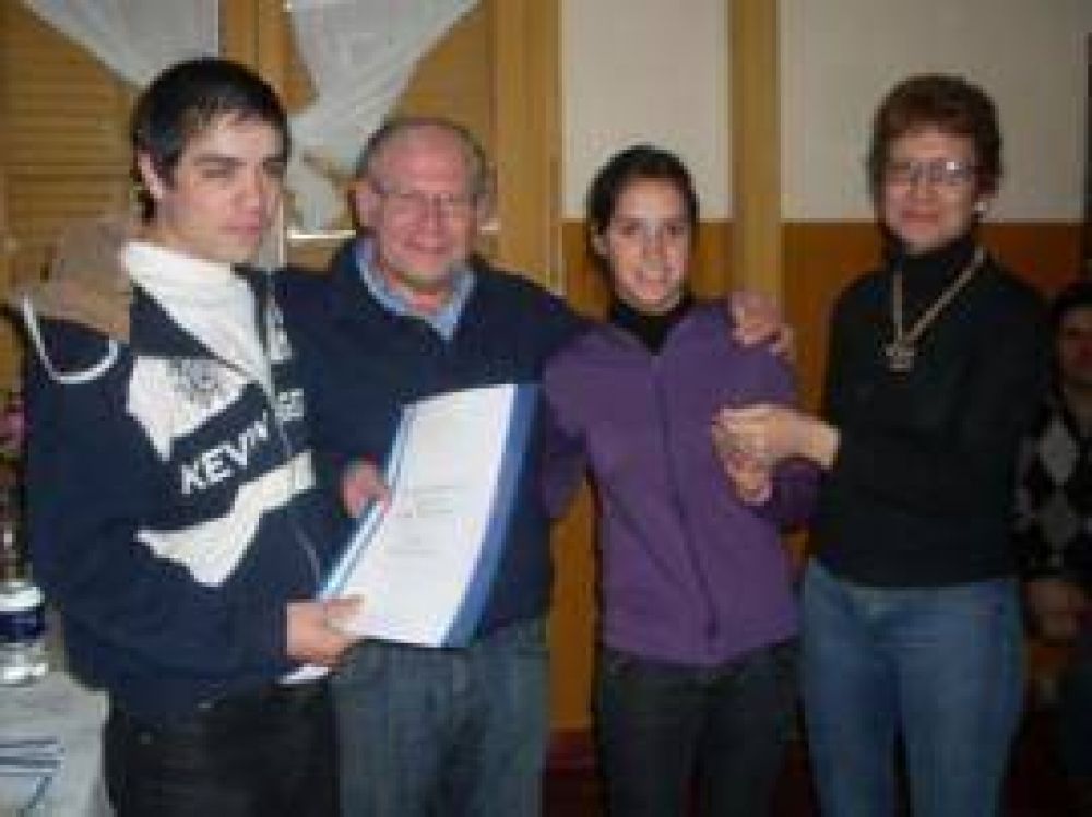 Tres Lomas El intendente Espada entreg� viviendas en Ingeniero Thompson