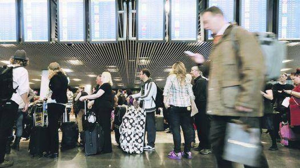 Espa�a admiti� que expulsa a 30 mil �sin papeles� cada a�o