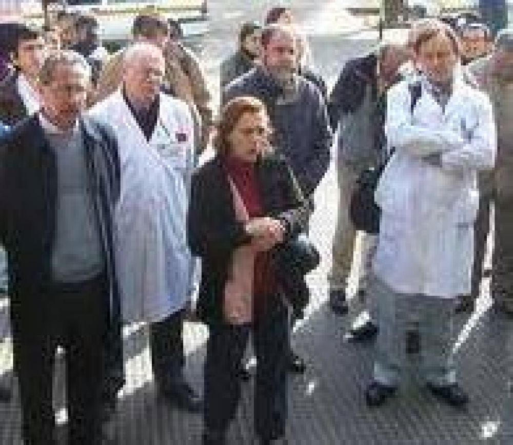 Gobierno y autoconvocados buscar�n normalizar los servicios de salud