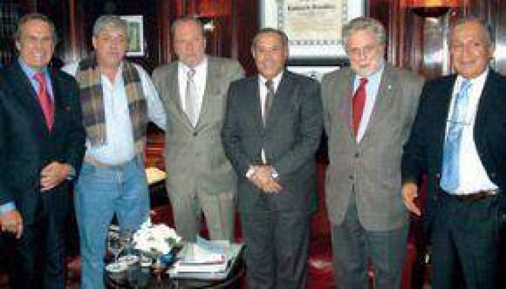 La Mesa de Enlace visit� al peronismo disidente