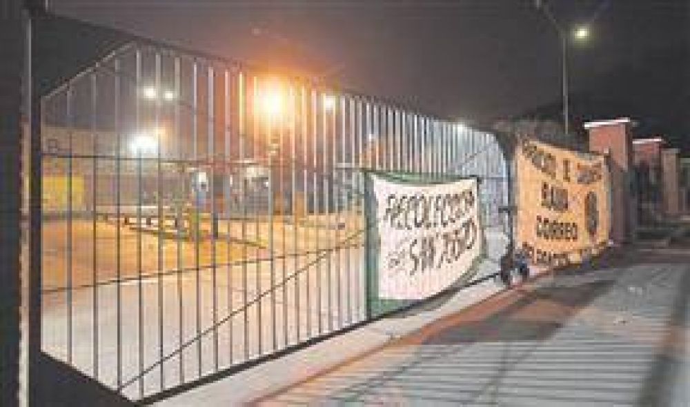 Moyano mantiene bloqueadas cinco plantas del grupo Techint
