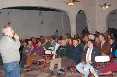   Asamblea ampliada para debatir c�mo seguir