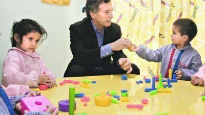 Mientras Duhalde y Sol� lo critican, Macri se lanza solo