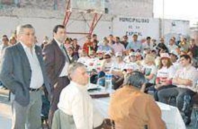 Zamora recibi� un masivo respaldo para la candidatura a intendente de Infante 