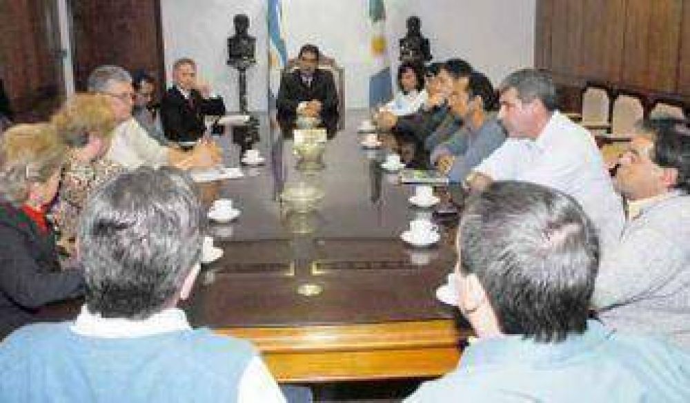 Reglamentan la Ley de Titularizaci�n para m�s de 8 mil docentes