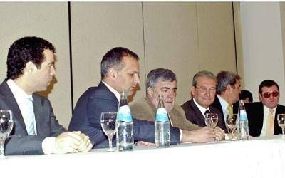 Das Neves y Buzzi firman el contrato para el camino que unir� Usina y Standart Norte