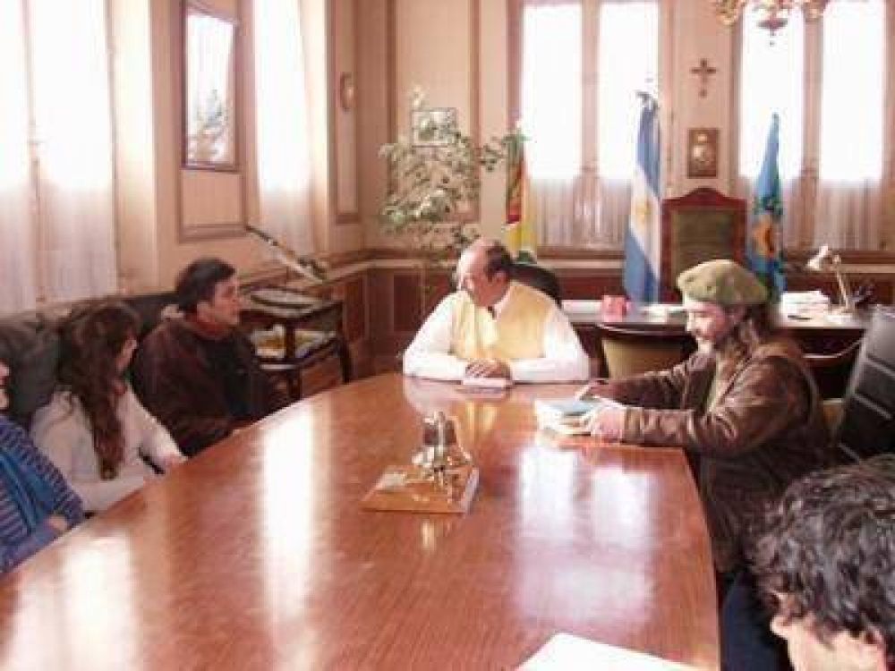 El Intendente recibi� a la Asamblea por una Cultura Democr�tica