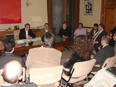 Jos� Eseverri ofreci� a los bancos trabajar en el control y regulaci�n del espacio p�blico