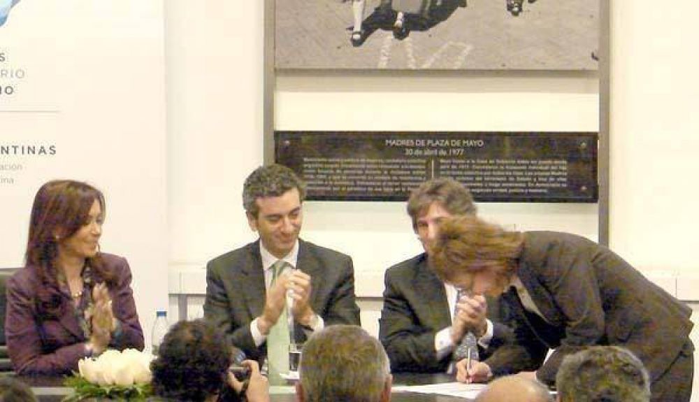La Gobernadora firm� la adhesi�n de la Provincia