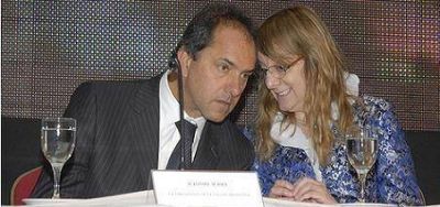 Scioli y Alicia Kirchner encabezan acto en Gobierno