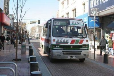 Ya circulan veh�culos por la renovada calle Constituci�n