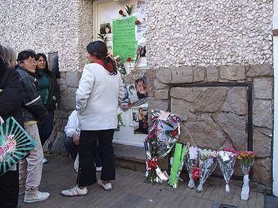EL HOMBRE DE LA ROSA | CUMPLIR�A 65 A�OS Muestras de amor en el caser�n de Banfield