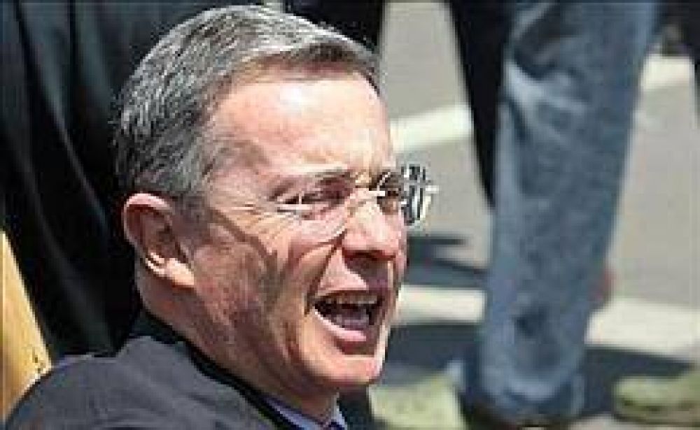 Colombia: Uribe ser� denunciado ante Congreso por traici�n a la patria